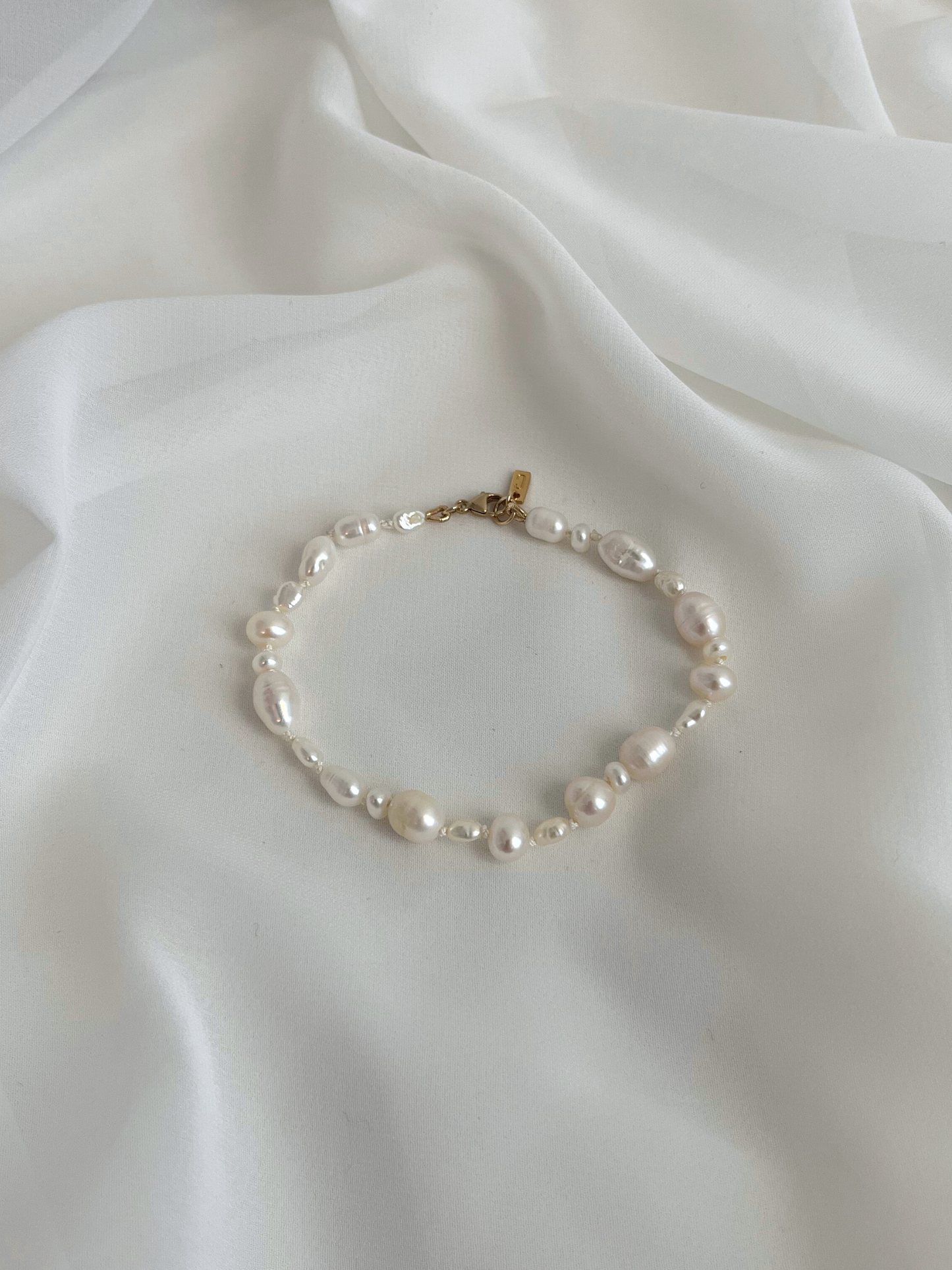COLLECTOR'S EDITION | 12 irregular pearl bracelet