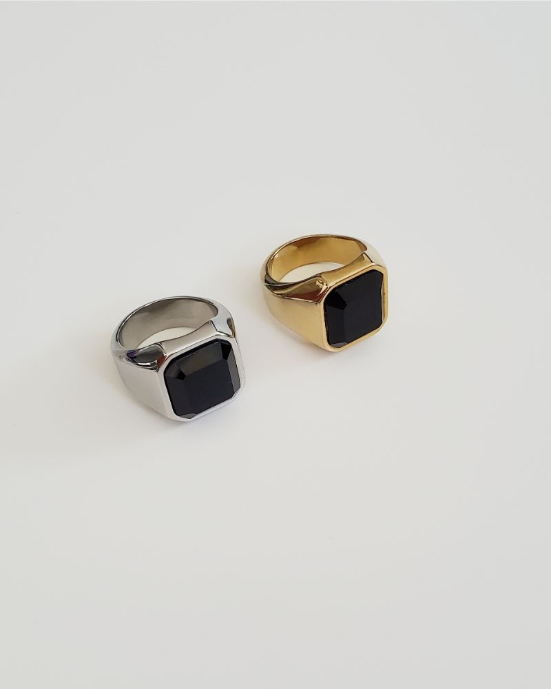 Frida Signet Ring