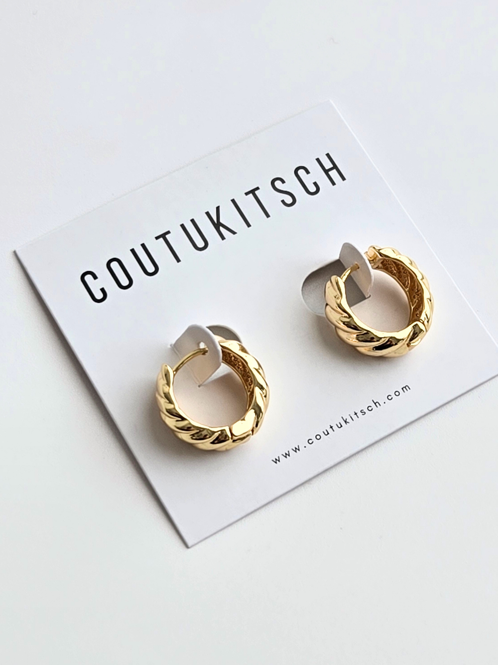 002 | wide croissant huggie hoops