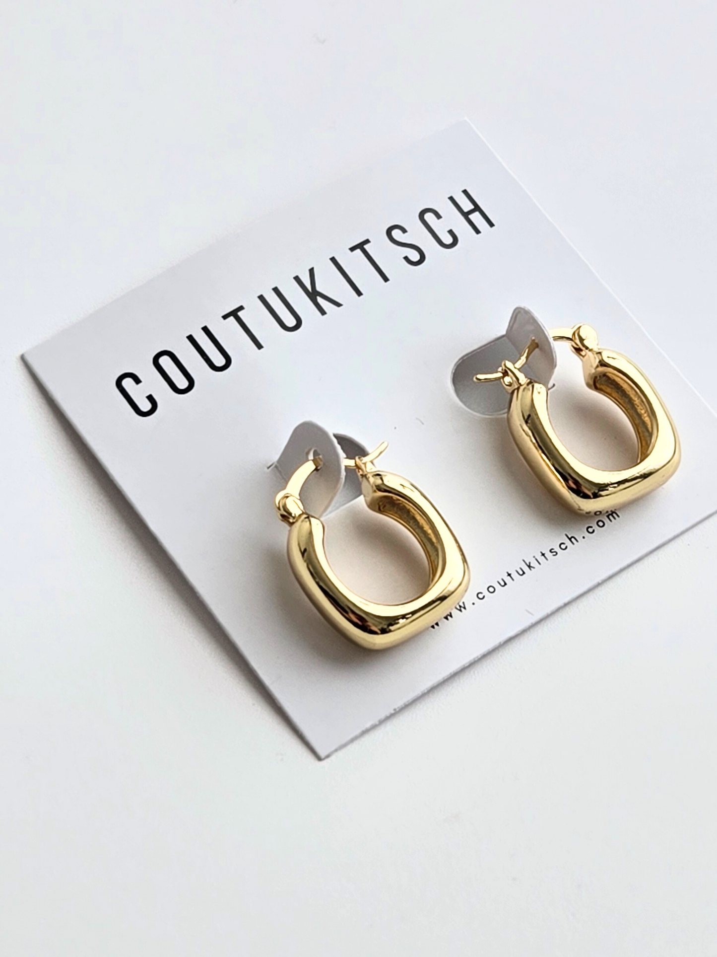 003 | chubby square huggie hoops