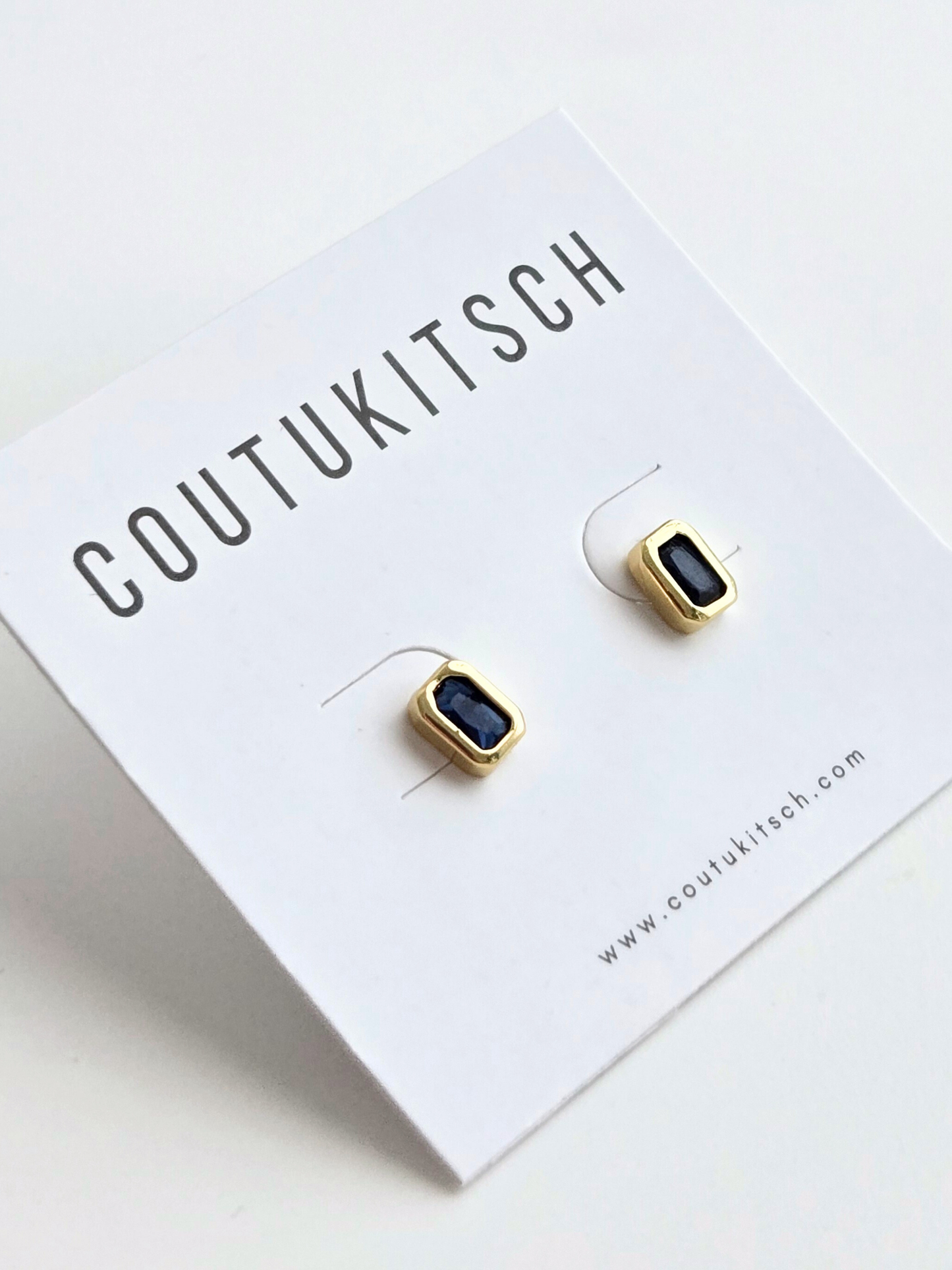 015 | dark blue baguette studs
