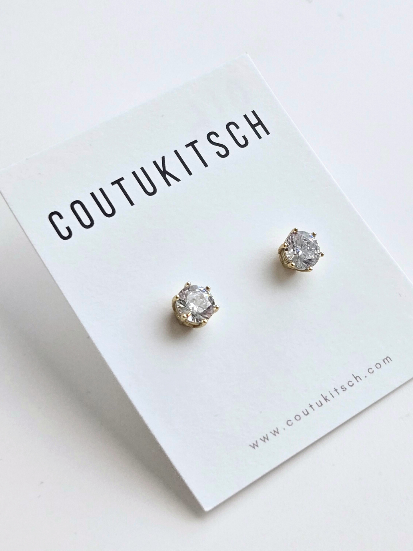 016 | round crystal studs
