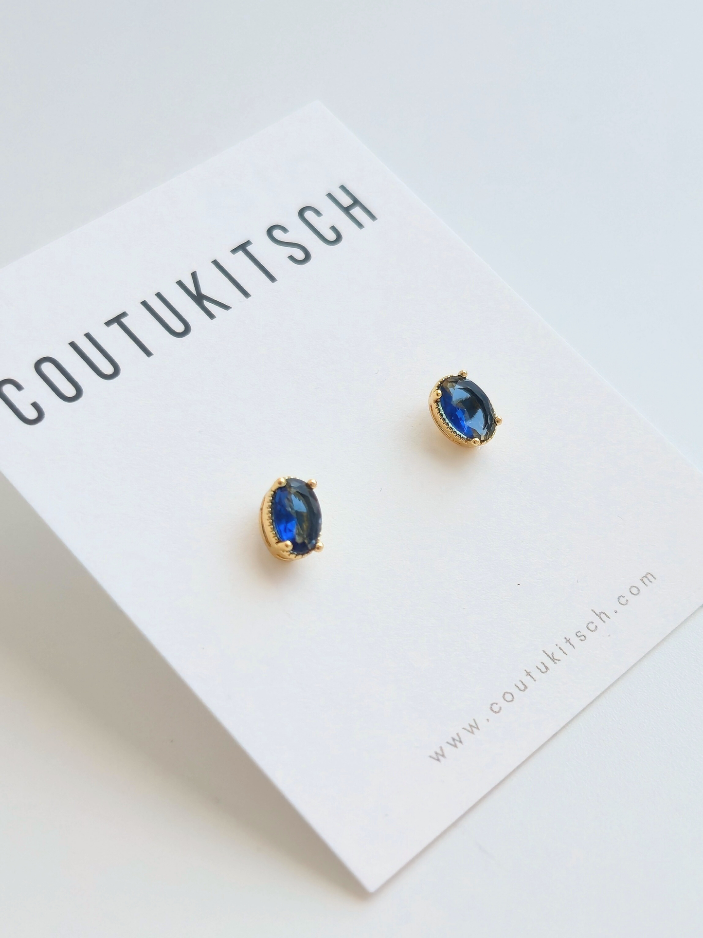 019 | dark blue oval studs