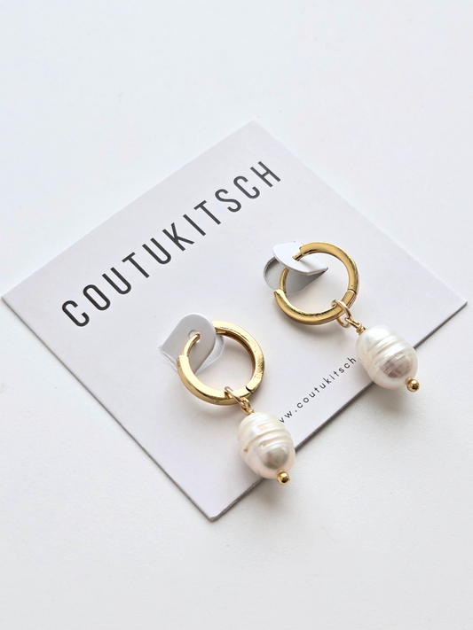 044 | pearl drop earrings