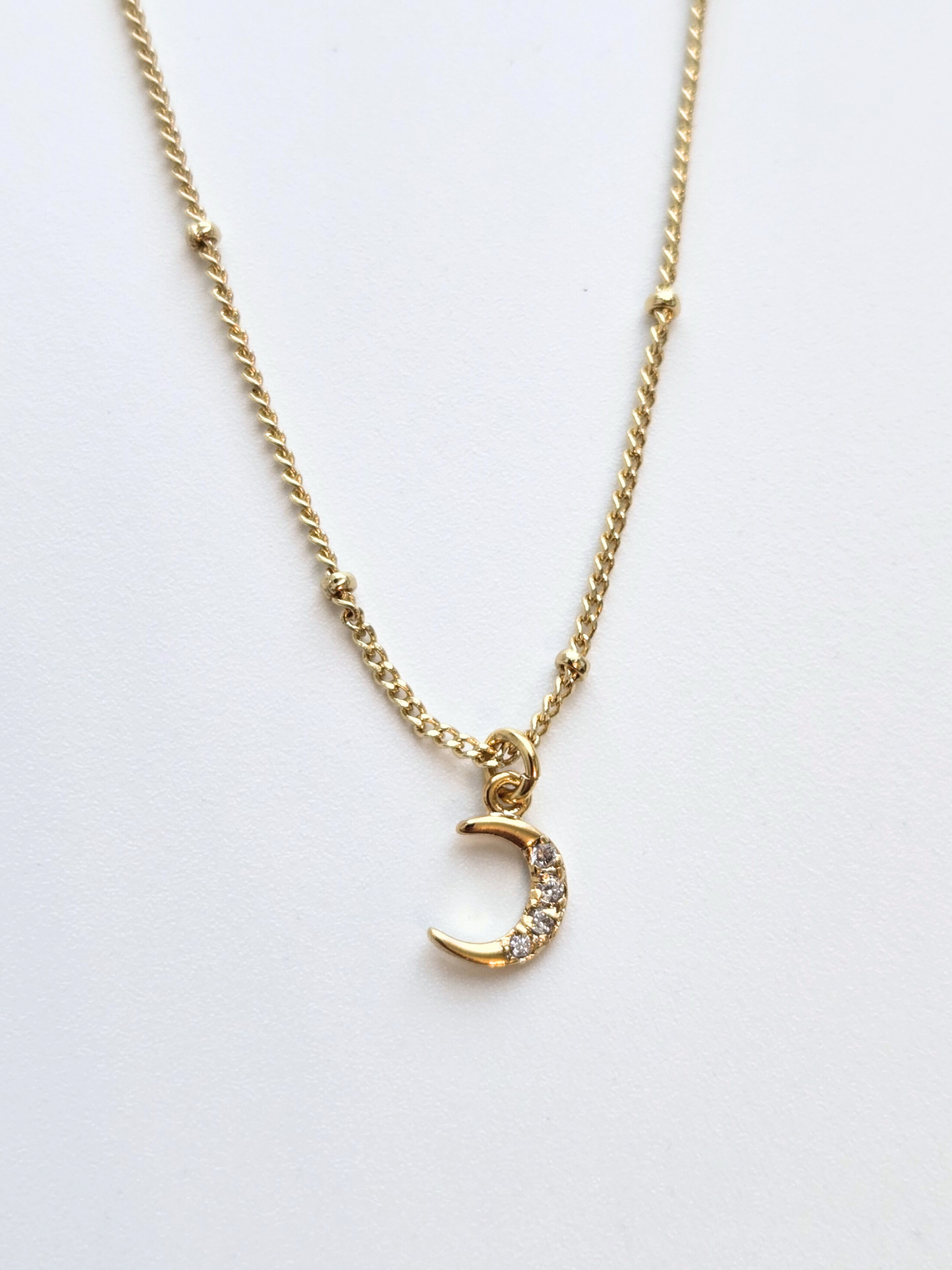 054 | dainty moon necklace