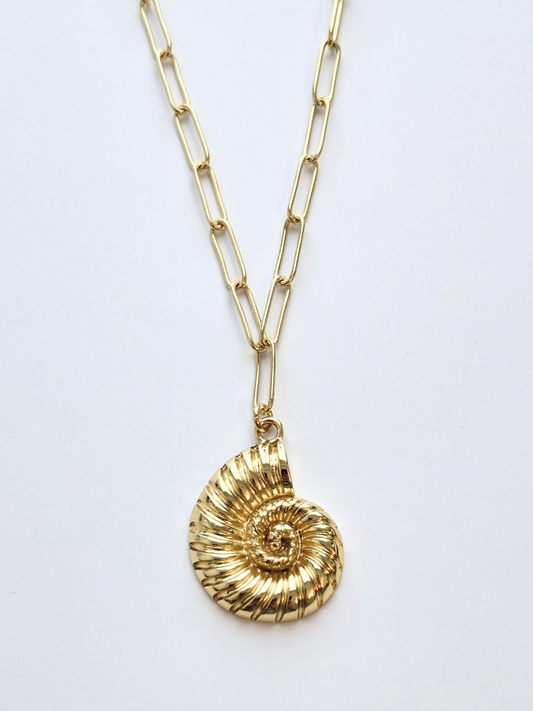 067 | gold ammonite necklace