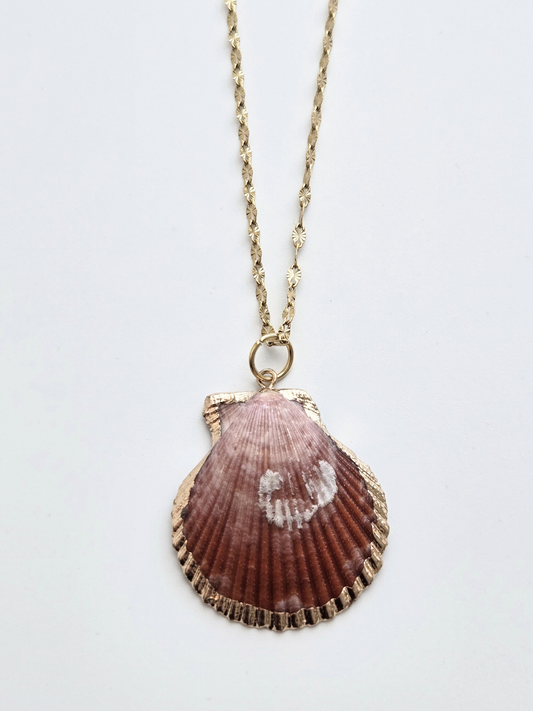 084 | amber scallop necklace