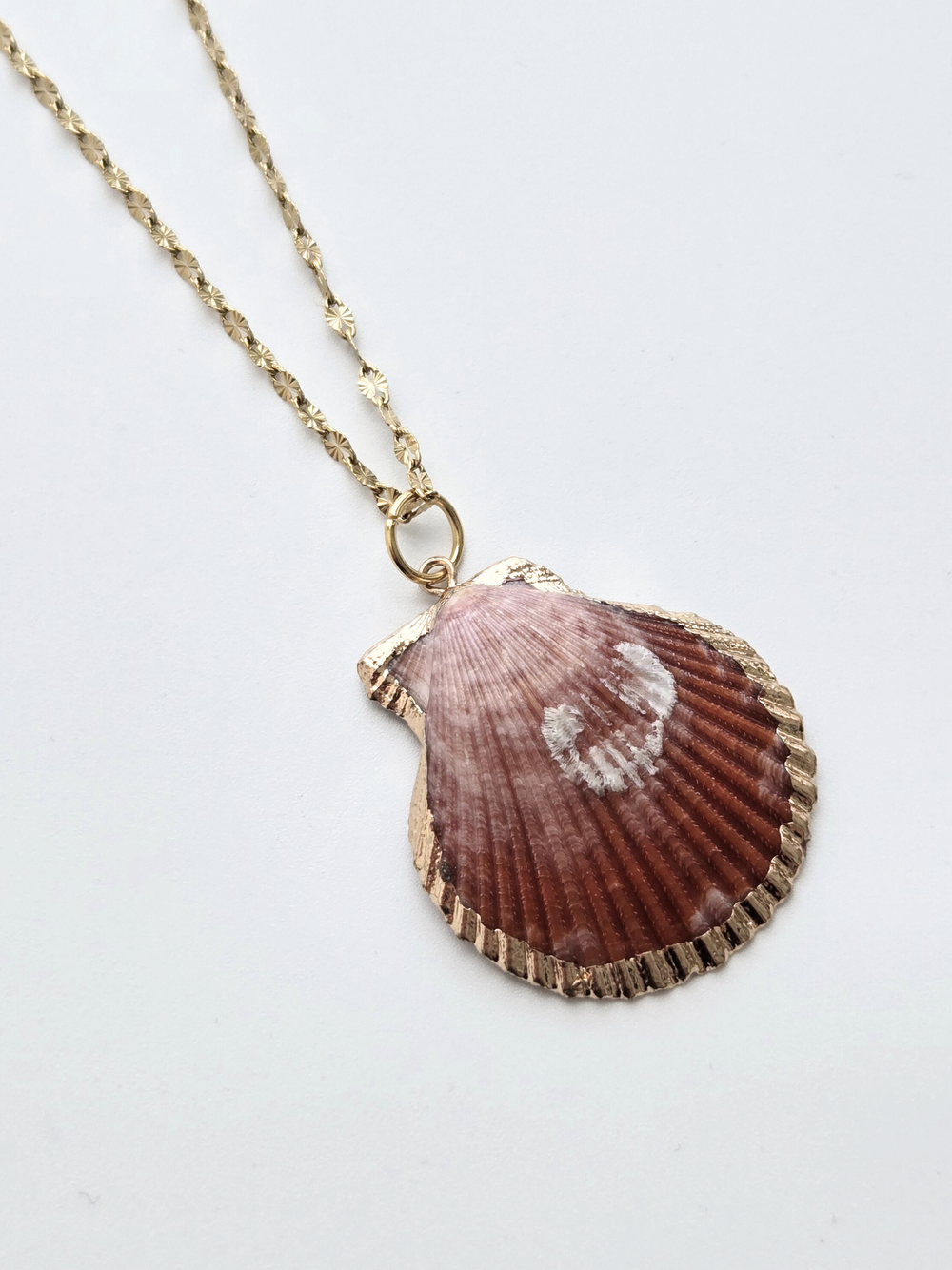 084 | amber scallop necklace