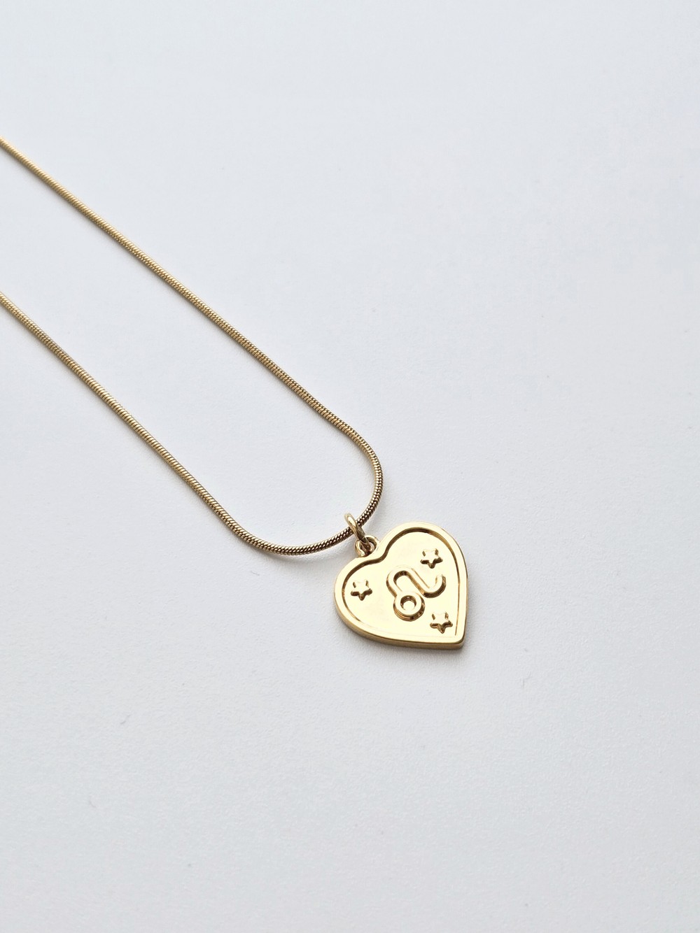 090 | leo heart necklace