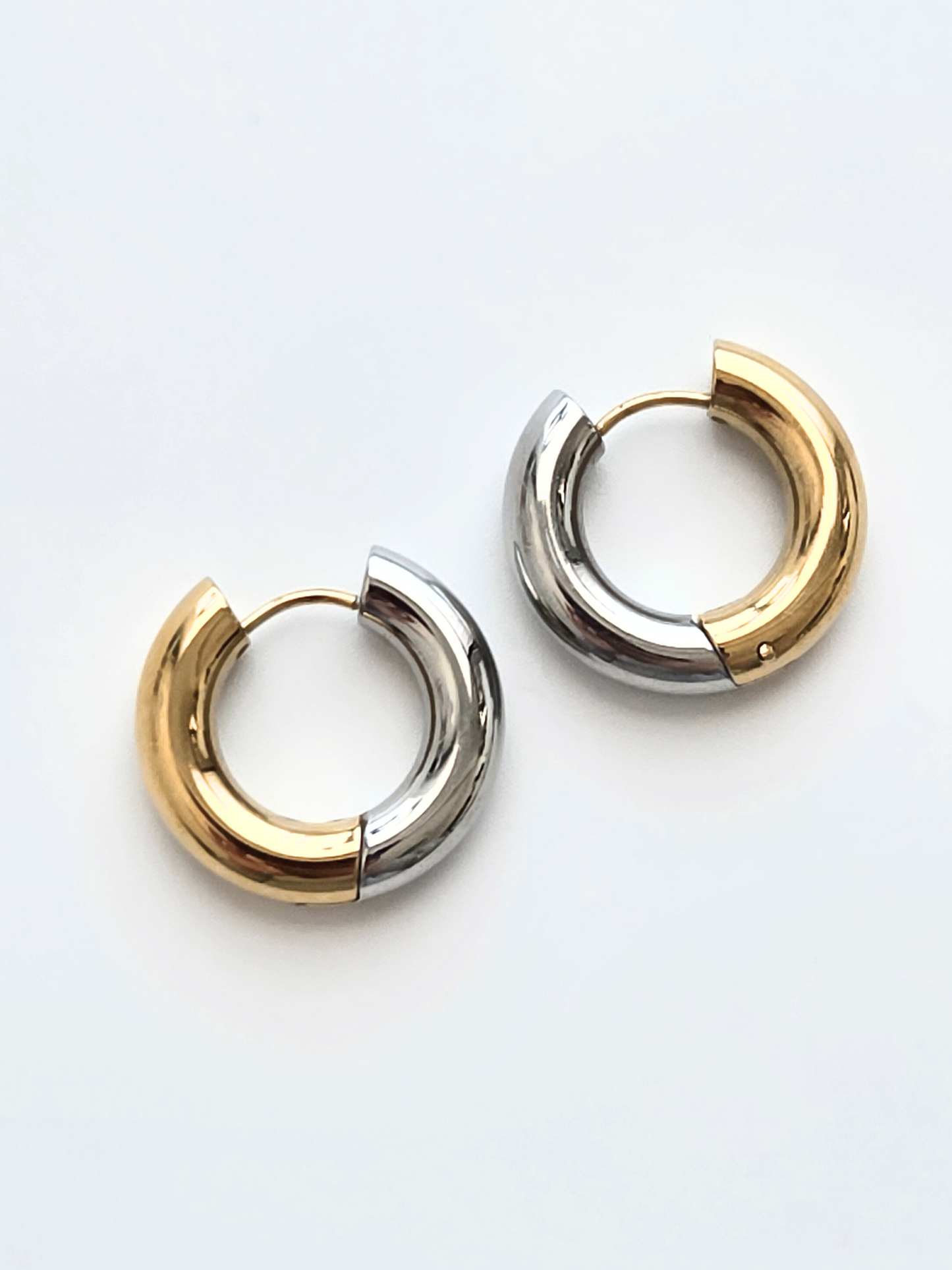 139 | two tone round hoops
