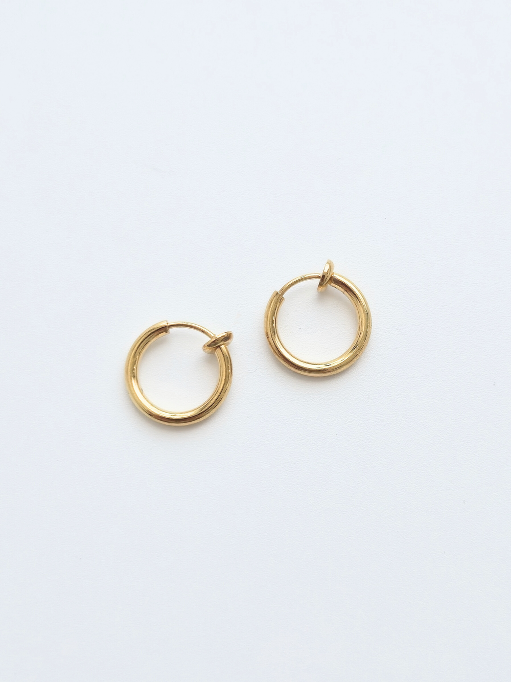 141 | pierceless huggie hoops