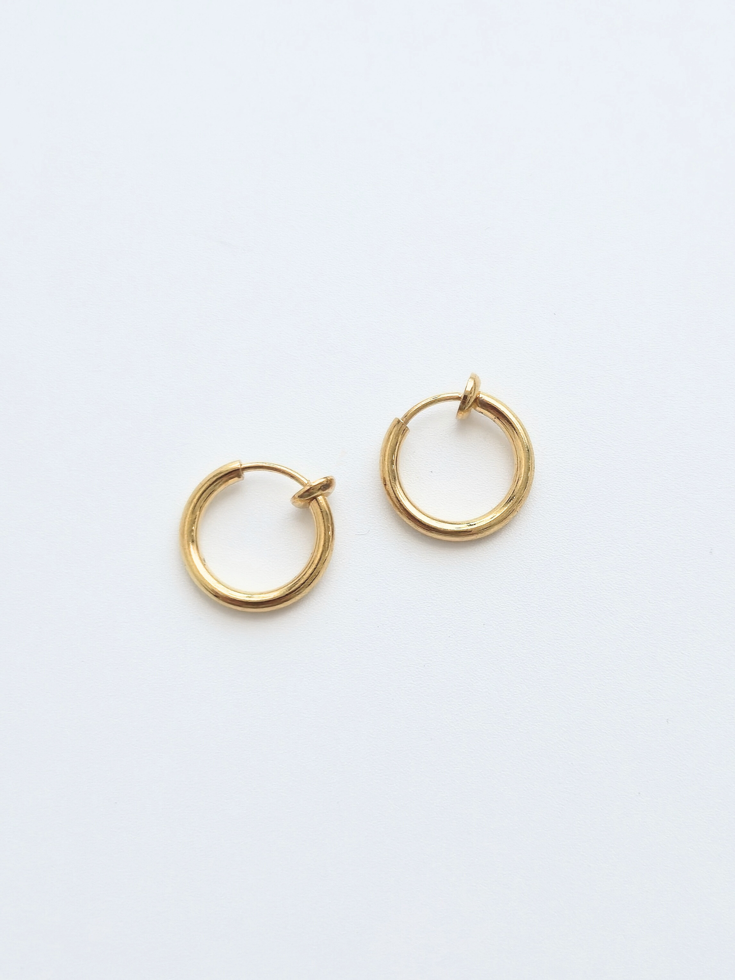 141 | pierceless huggie hoops