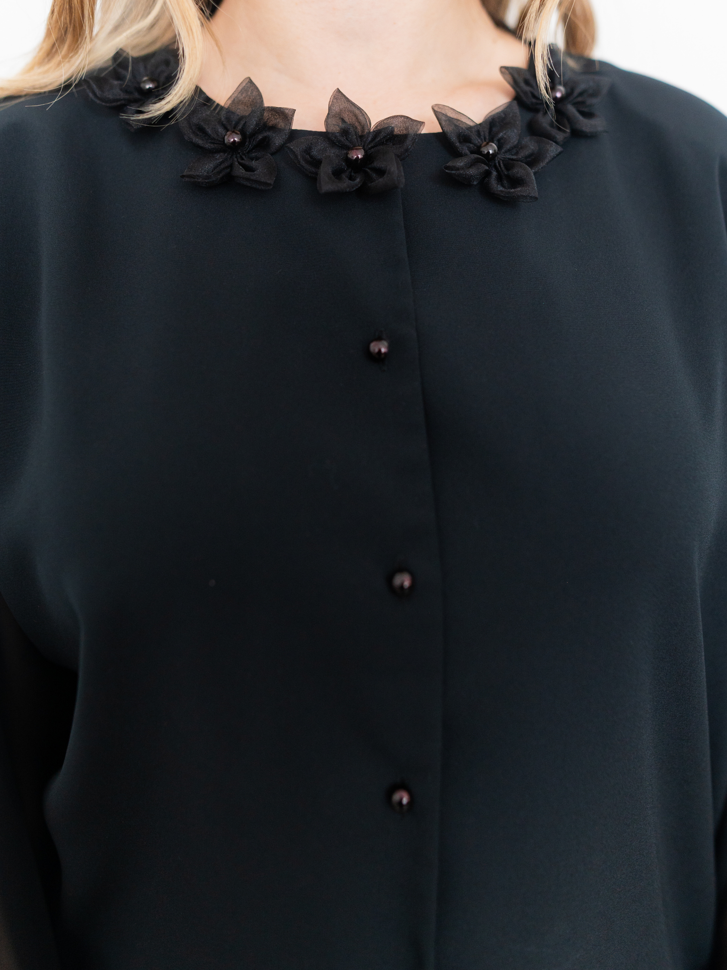 VINTAGE by TUU | Black Floral Neck Blouse (M)