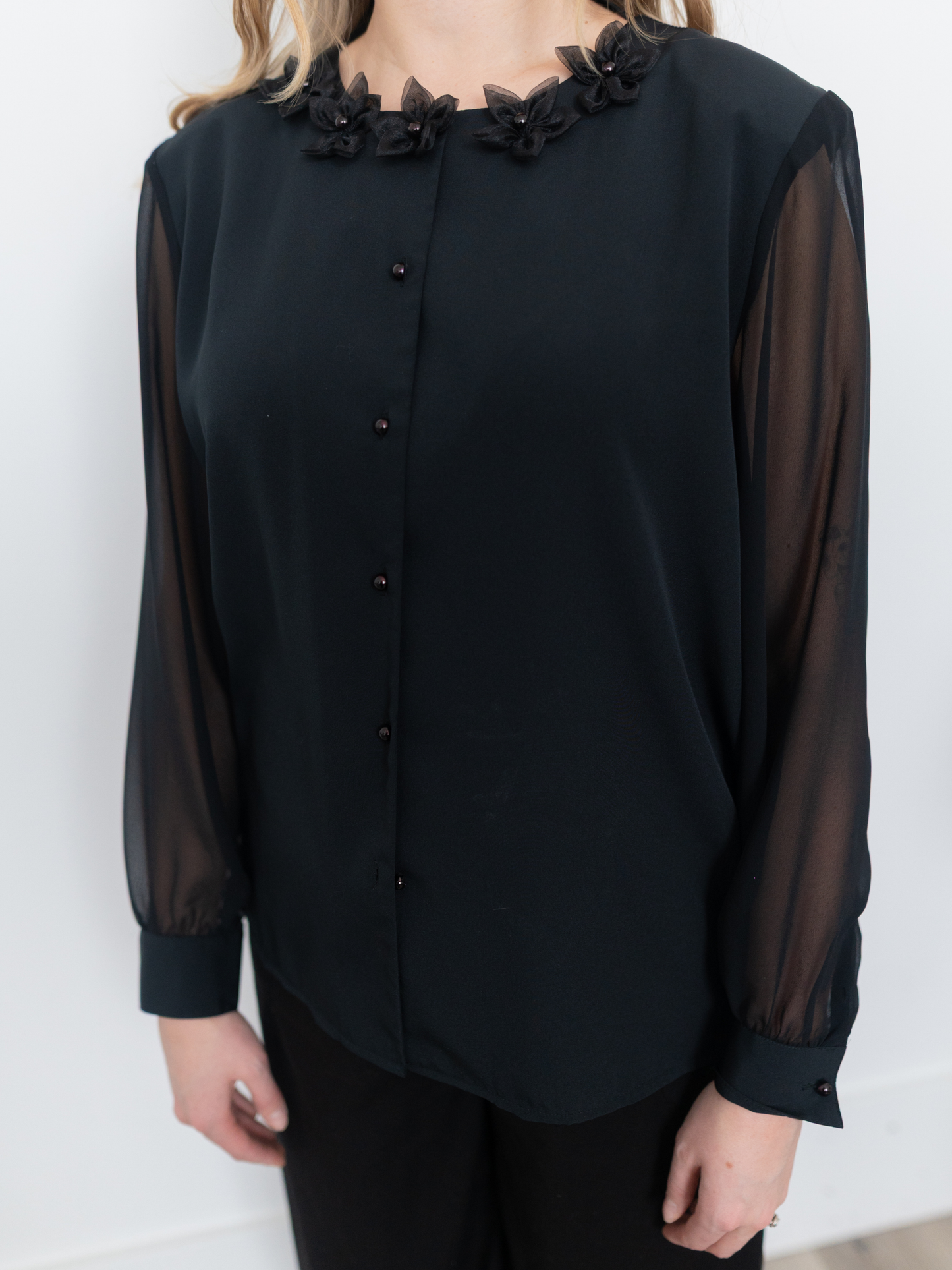 VINTAGE by TUU | Black Floral Neck Blouse (M)