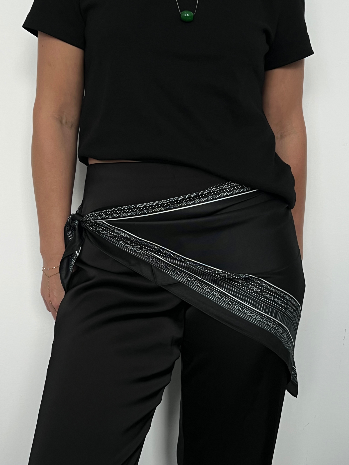 Triangle Scarf Black Paisley