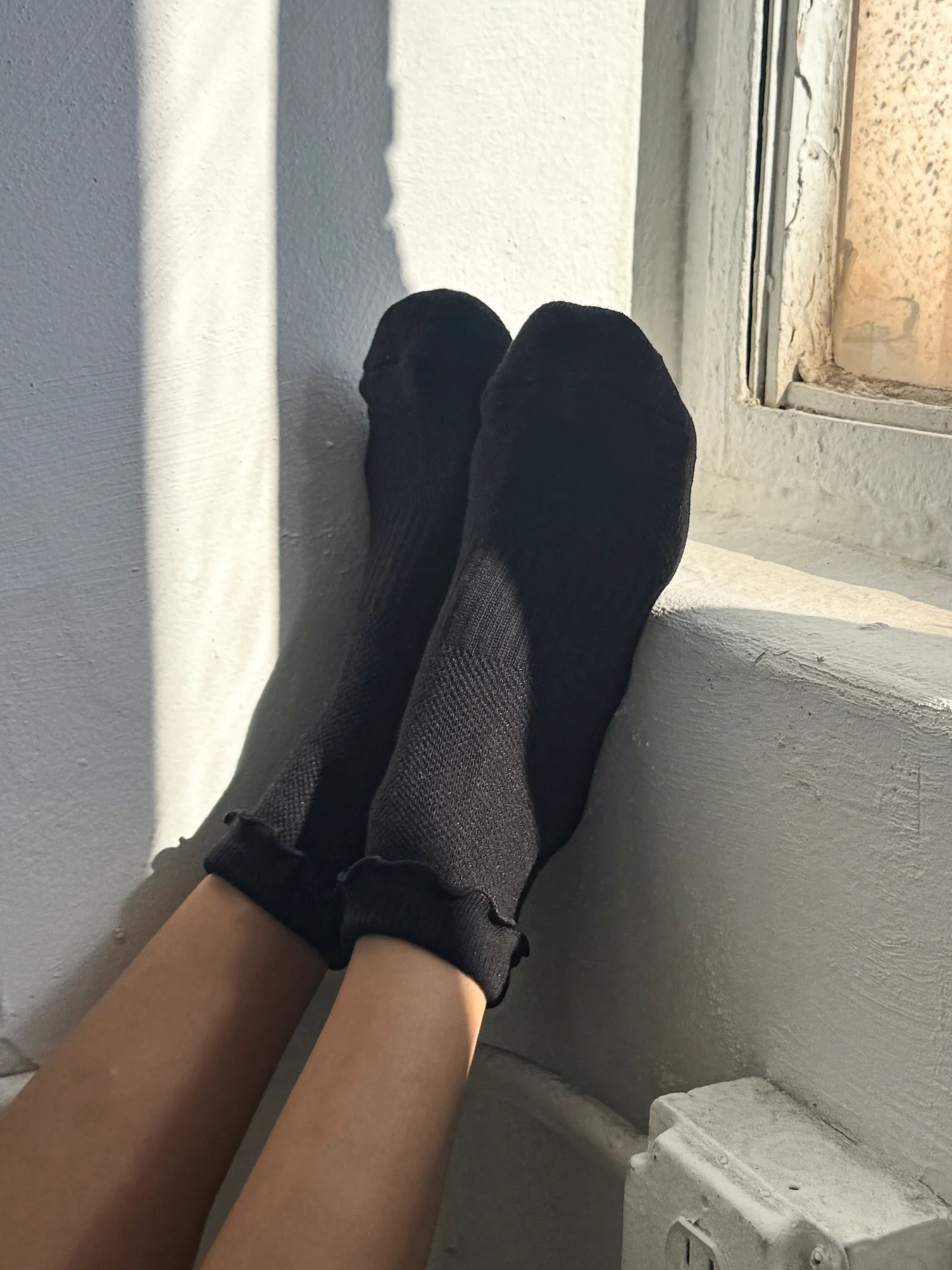 Ruffled Crew Socks | Black