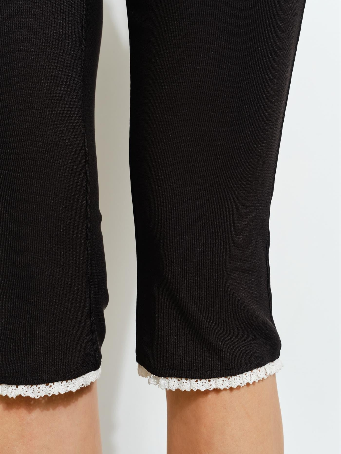 Eliza Lace Trim Capri