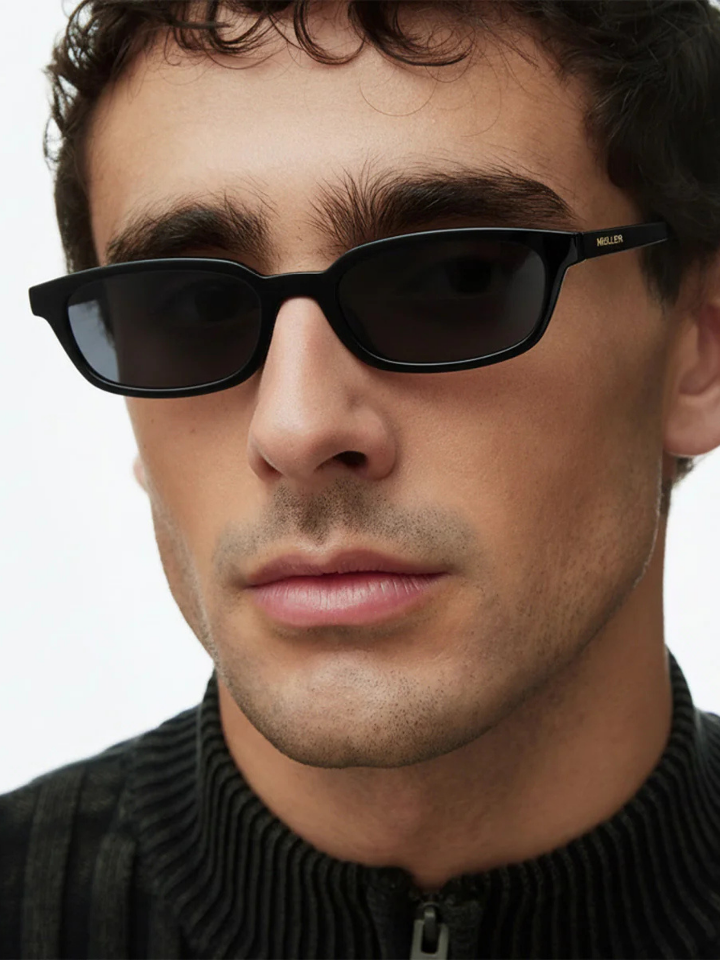 Eru Sunglasses | All Black