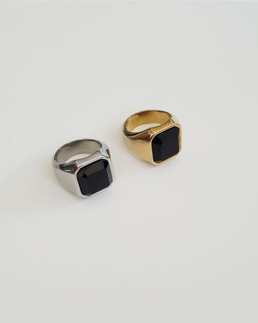 Frida Signet Ring